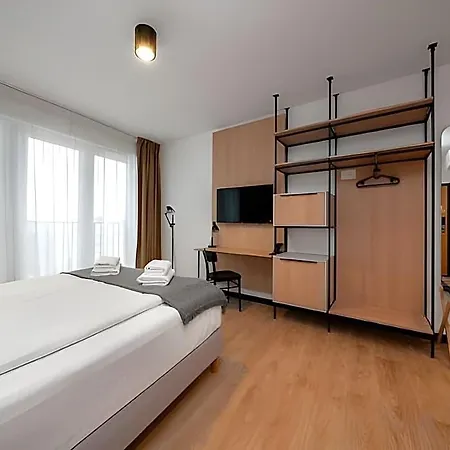 Tulip Residences Targowa מלון