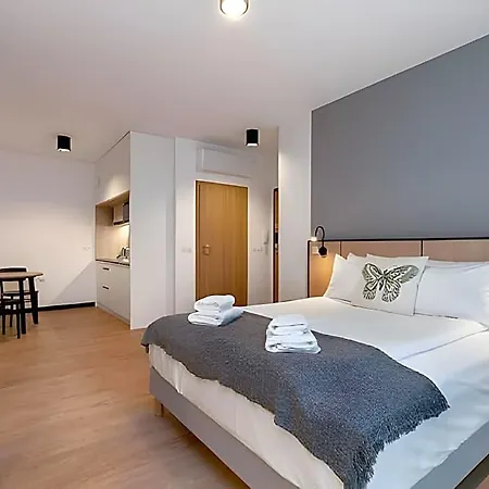 מלון Tulip Residences Targowa 3*