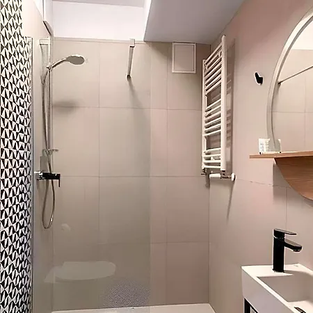 Tulip Residences Targowa מלון 3*