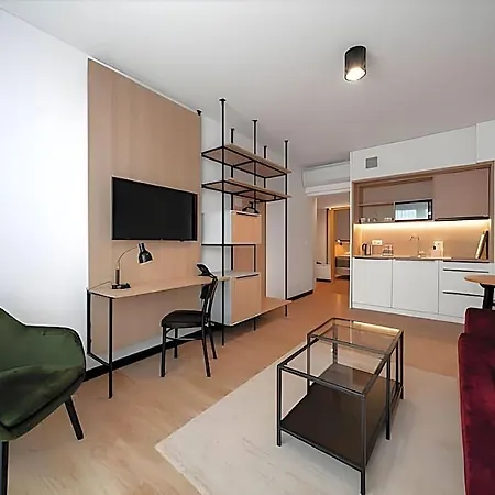Tulip Residences Targowa מלון