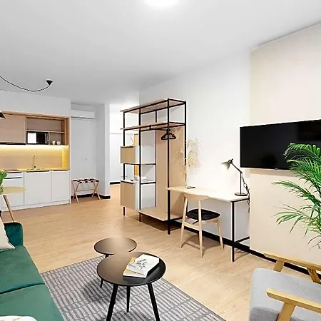 Tulip Residences Targowa מלון