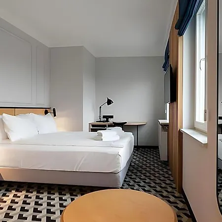 Tulip Residences Targowa מלון 3*