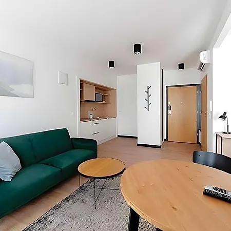 Tulip Residences Targowa מלון