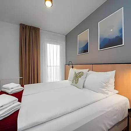 מלון Tulip Residences Targowa