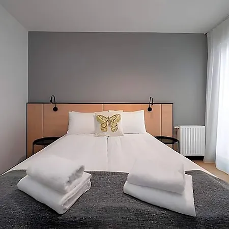 Tulip Residences Targowa מלון