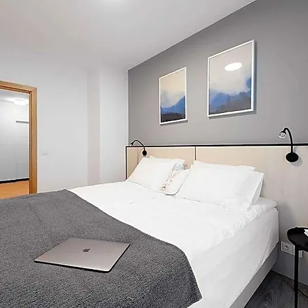 Tulip Residences Targowa מלון