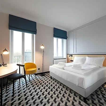 Tulip Residences Targowa מלון 3*
