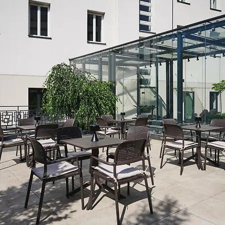Tulip Residences Targowa 호텔 3*