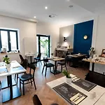 Tulip Residences Targowa 호텔