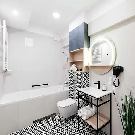 Tulip Residences Targowa מלון